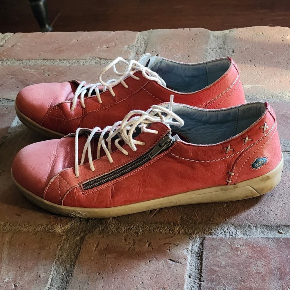 Cloud Aika Red Brushed-Sole Shoes, Size 40 Euro (8.5-9 U.S.)